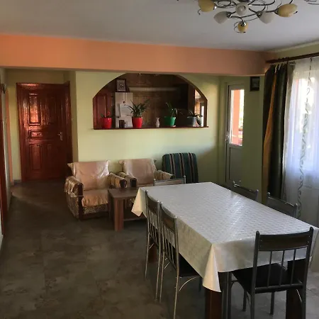 Cristina 2 Konukevi Mangalya