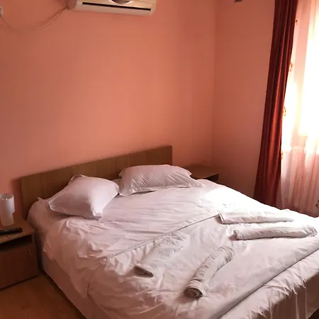 Cristina 2 Konukevi Mangalya